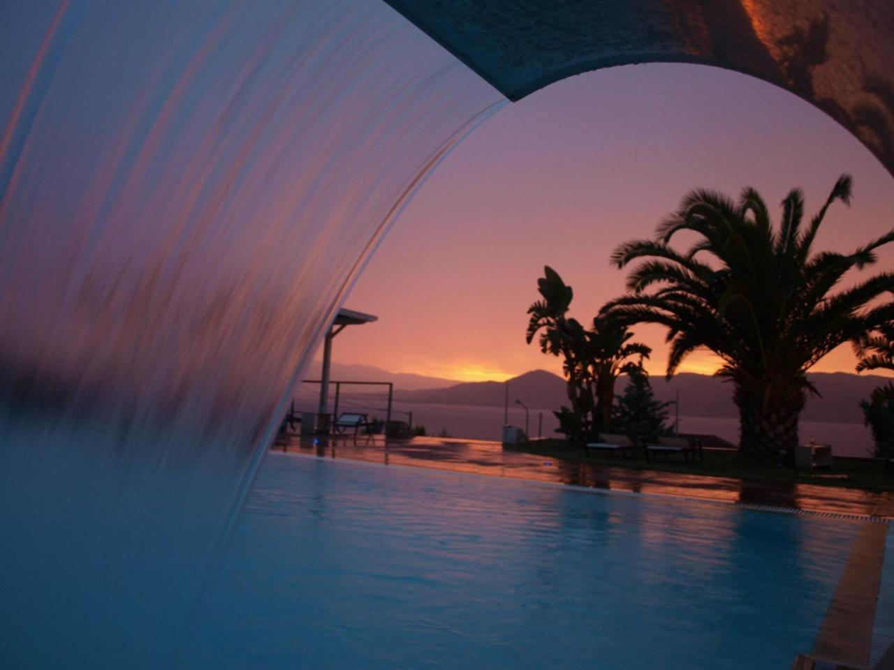 Thalassa Hotel & Spa Paleros エクステリア 写真