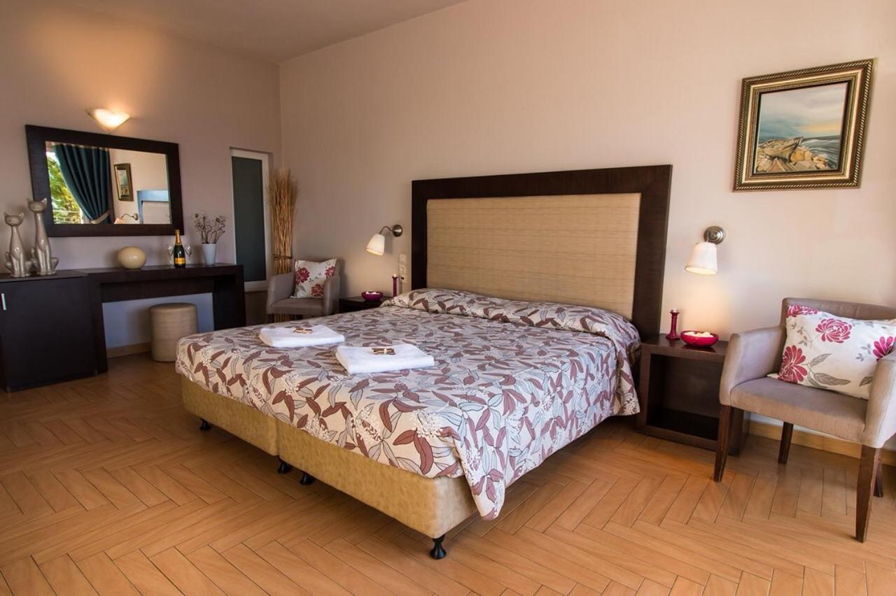 Thalassa Hotel & Spa Paleros エクステリア 写真