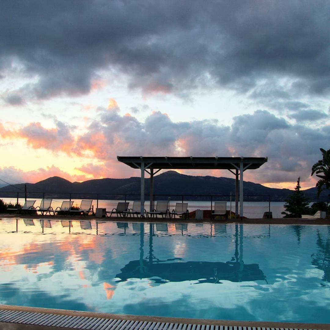 Thalassa Hotel & Spa Paleros エクステリア 写真